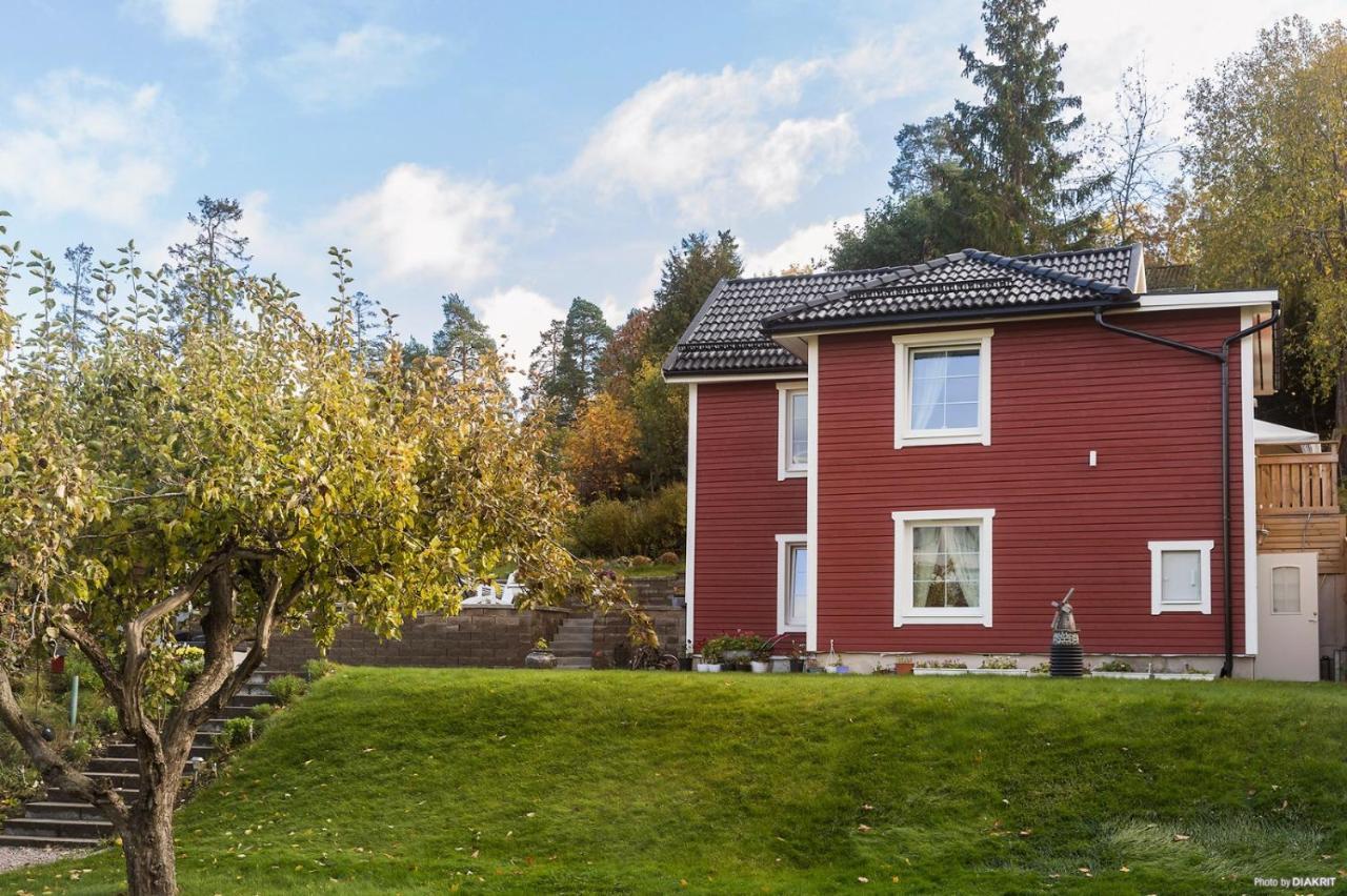 Charming In A Red House In Lägenhet Stockholm