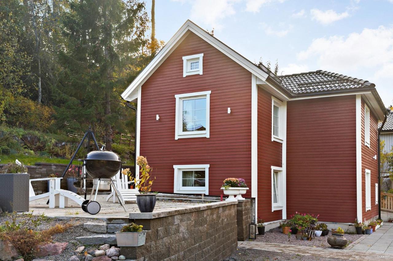 Charming In A Red House In Lägenhet Stockholm